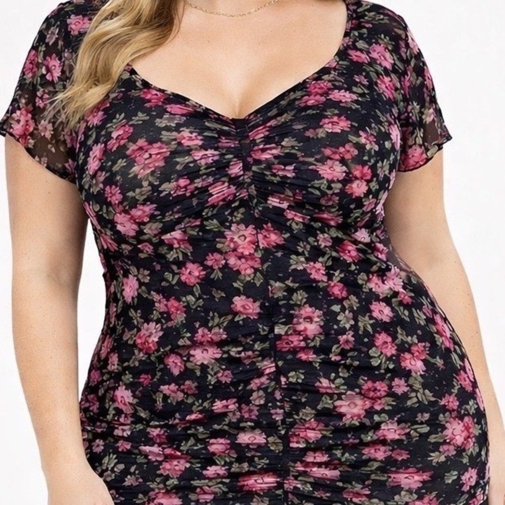 Torrid Womens Size 1 Black Pink Floral Lace Ruched V-Neck Low Back Top Tunic